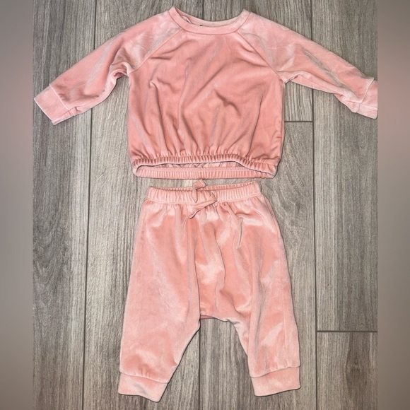 Old Navy Other - OLD NAVY Pink Velour Baby Outfit